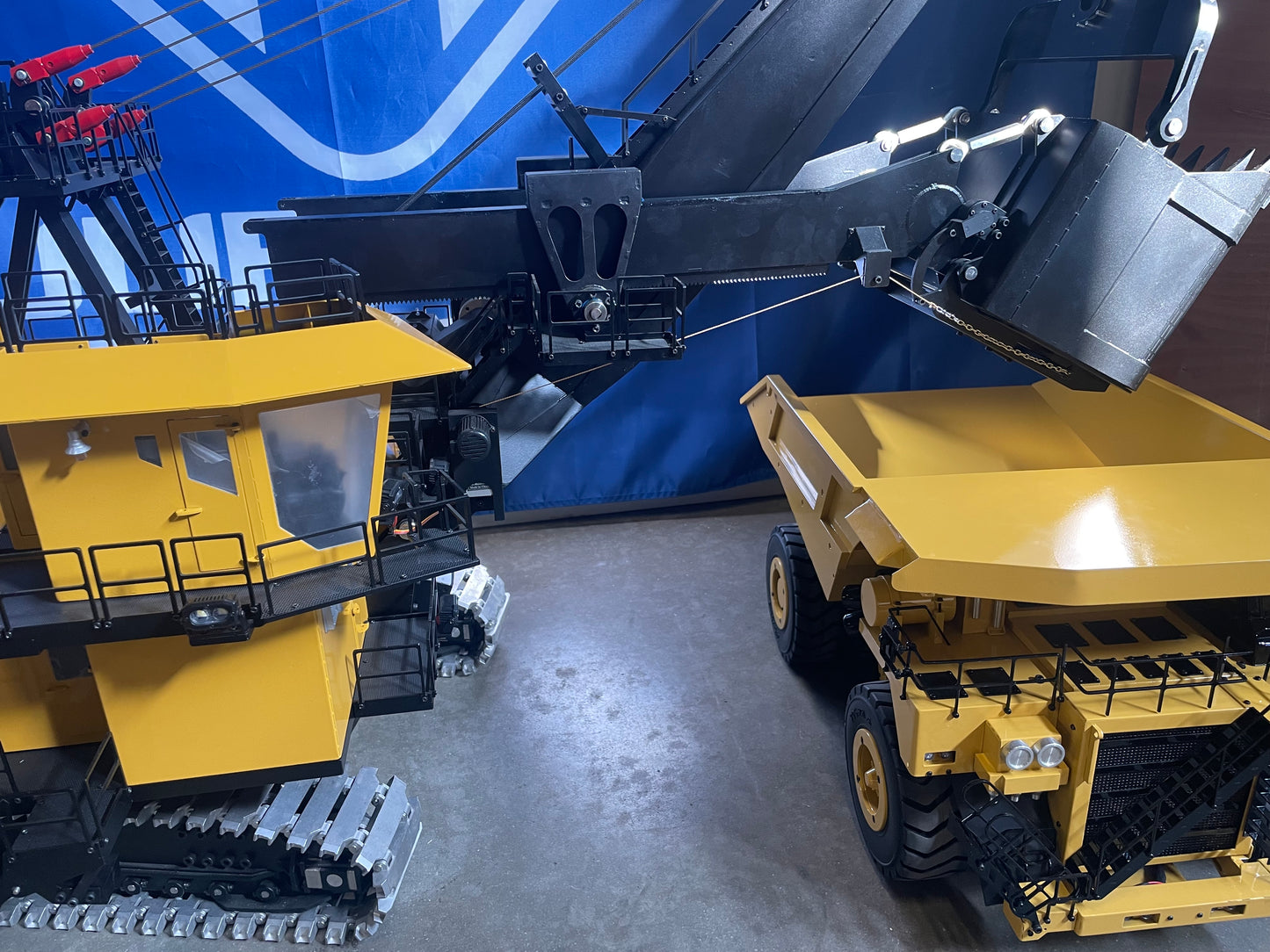 1:25 4100XPC Rope Shovel