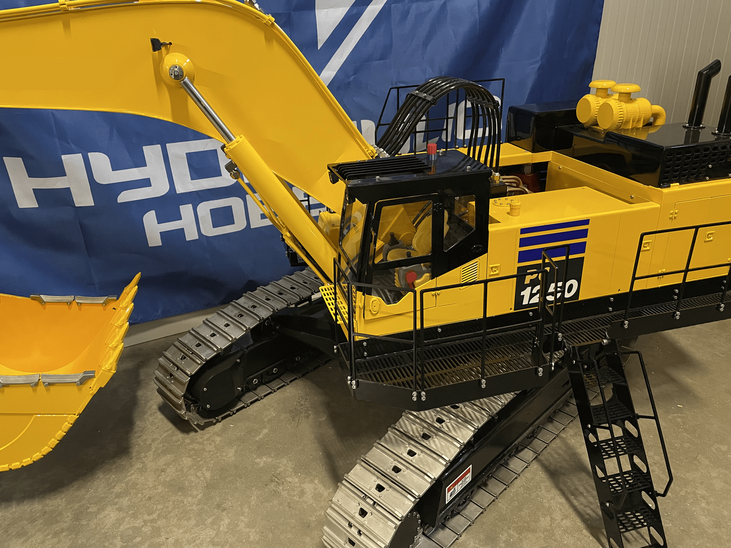 1:8 PC1250 Hydraulic Excavator