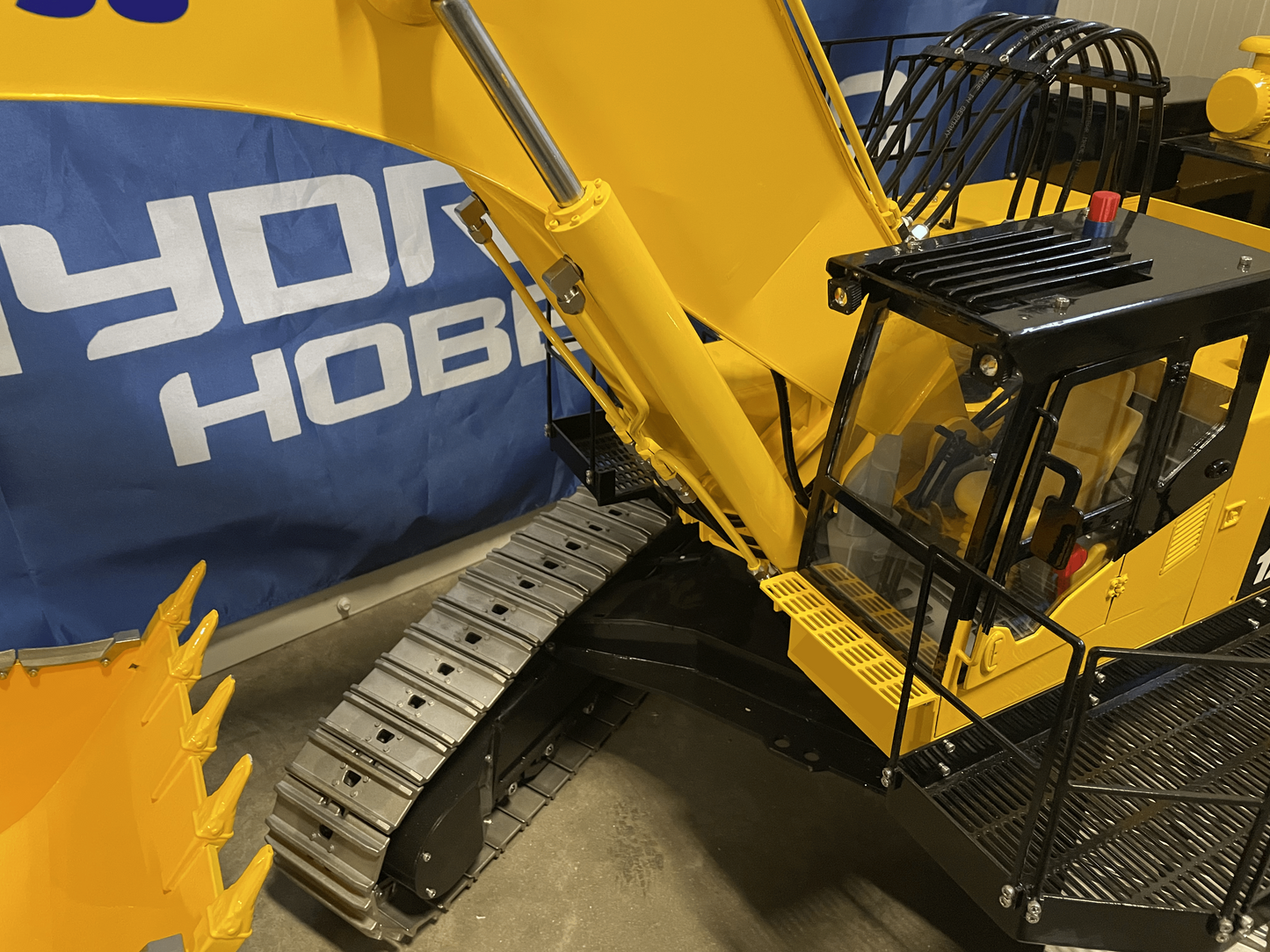 1:8 PC1250 Hydraulic Excavator