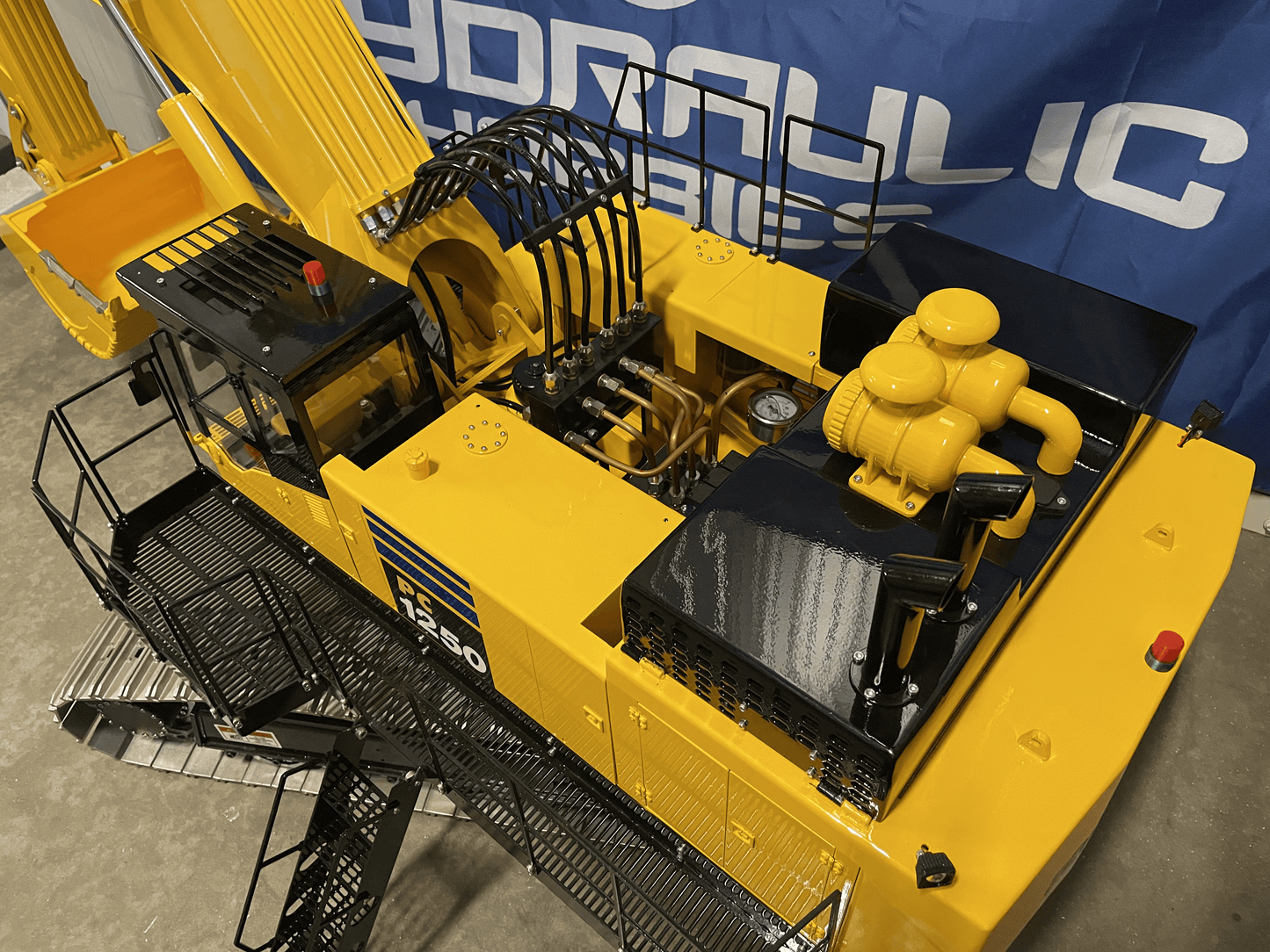 1:8 PC1250 Hydraulic Excavator