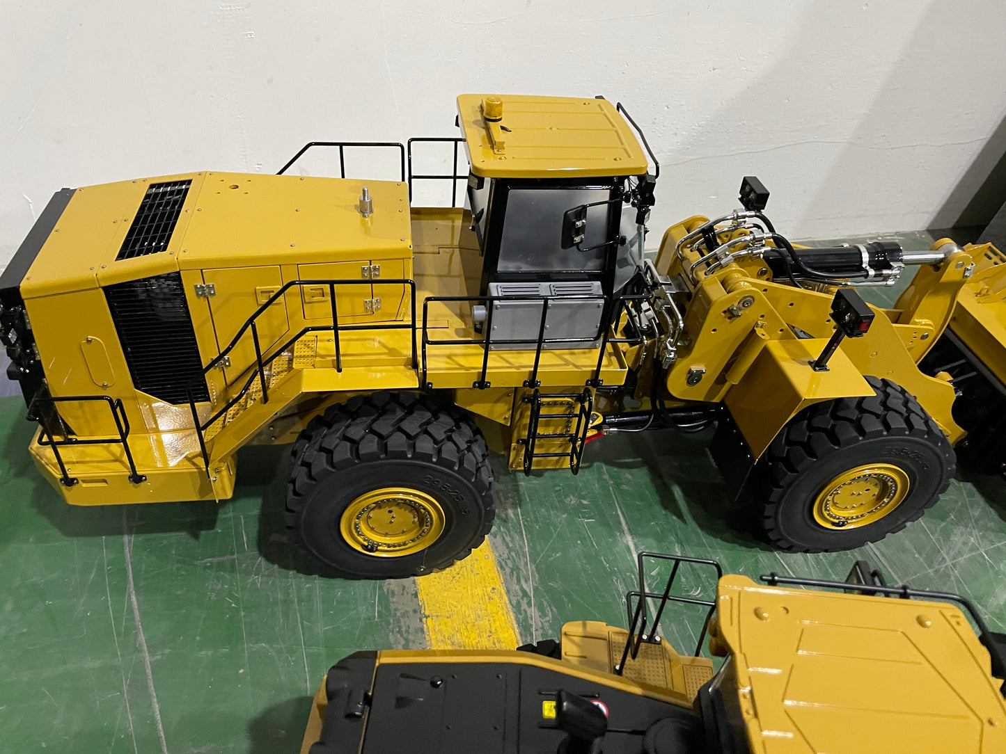 Kabolite 1:14 K988 Hydraulic Loader