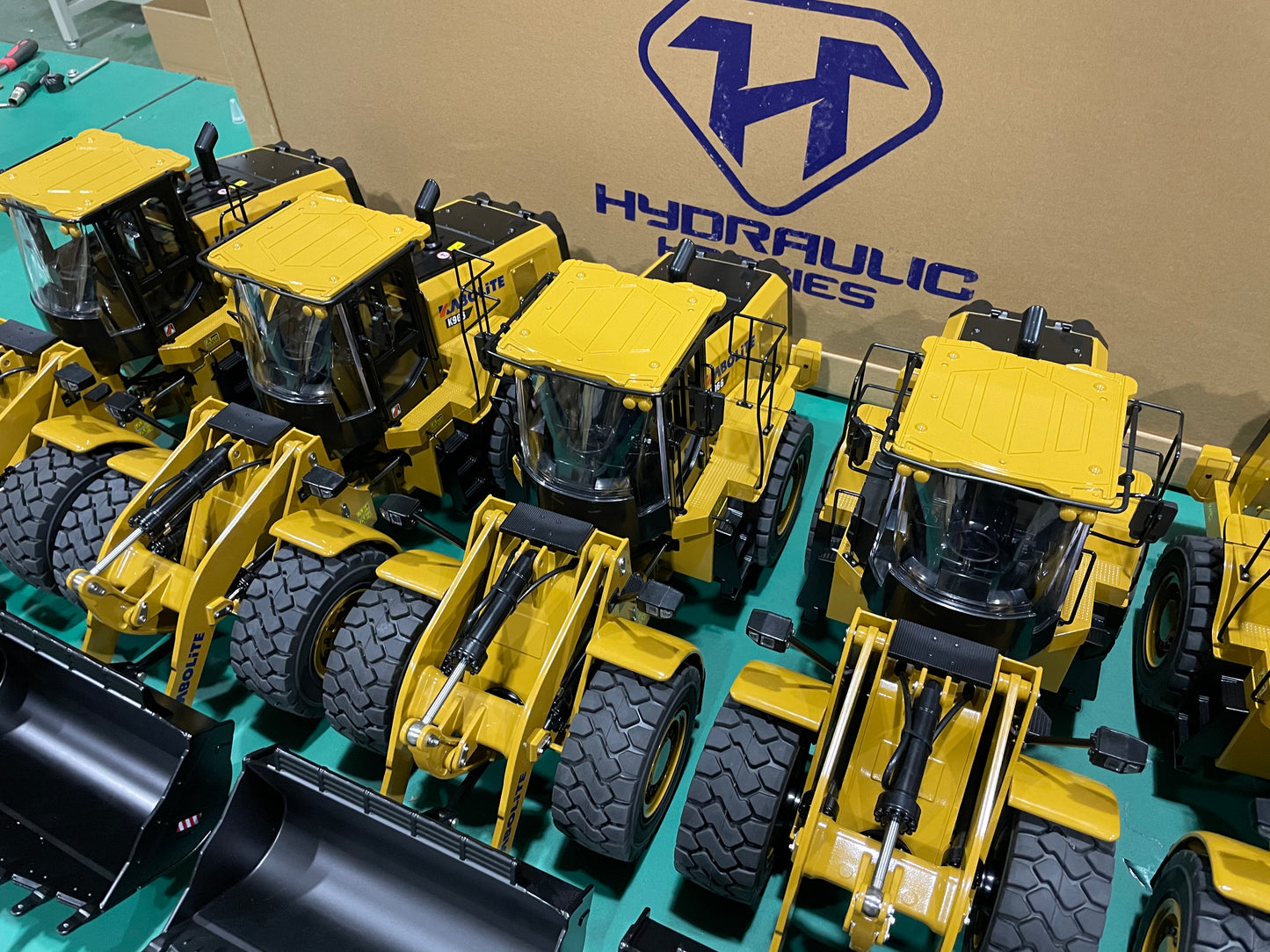 1:16 K966 Hydraulic Loader