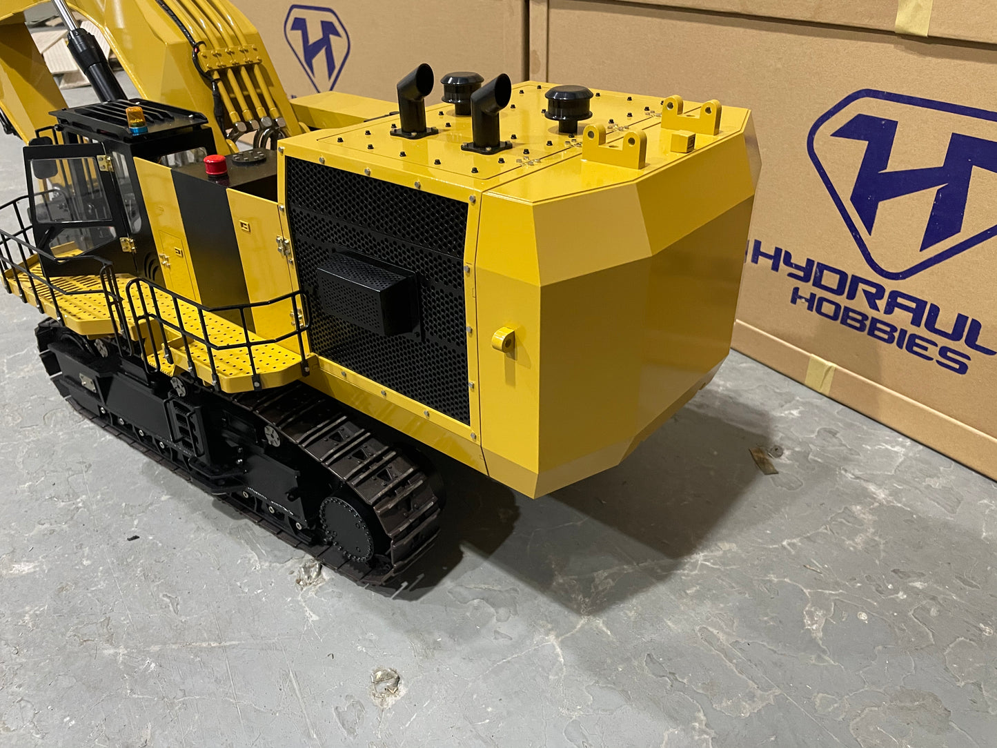 1:14 6015B Hydraulic Excavator
