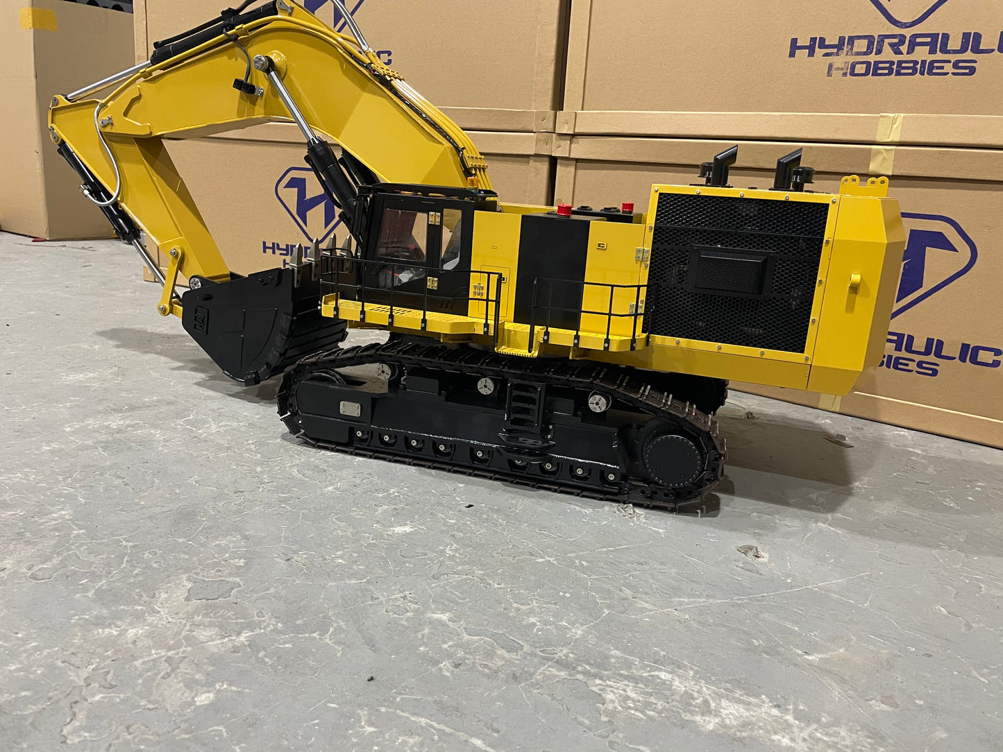 1:14 6015B Hydraulic Excavator