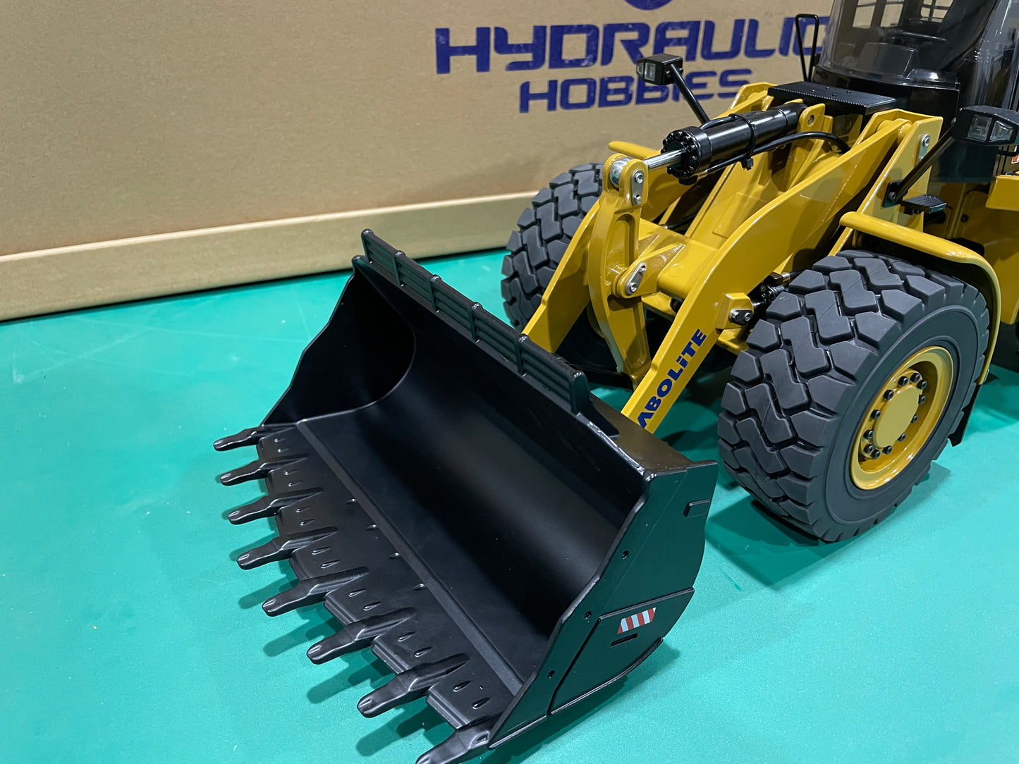 1:16 K966 Hydraulic Loader