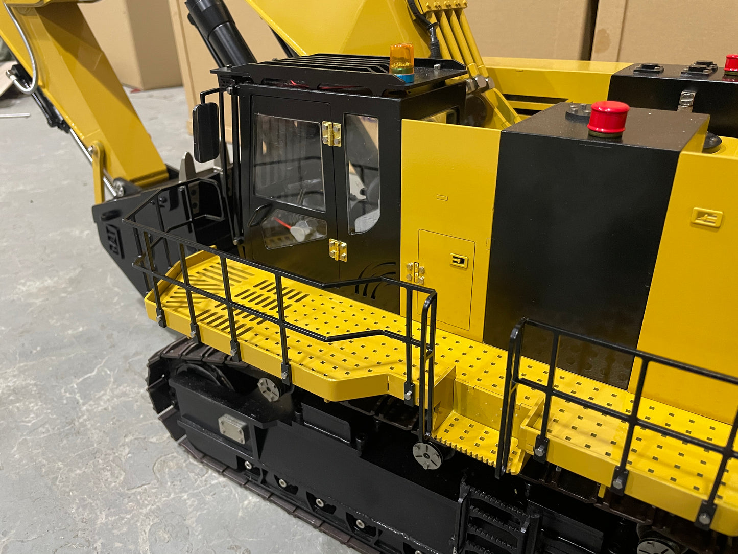 1:14 6015B Hydraulic Excavator