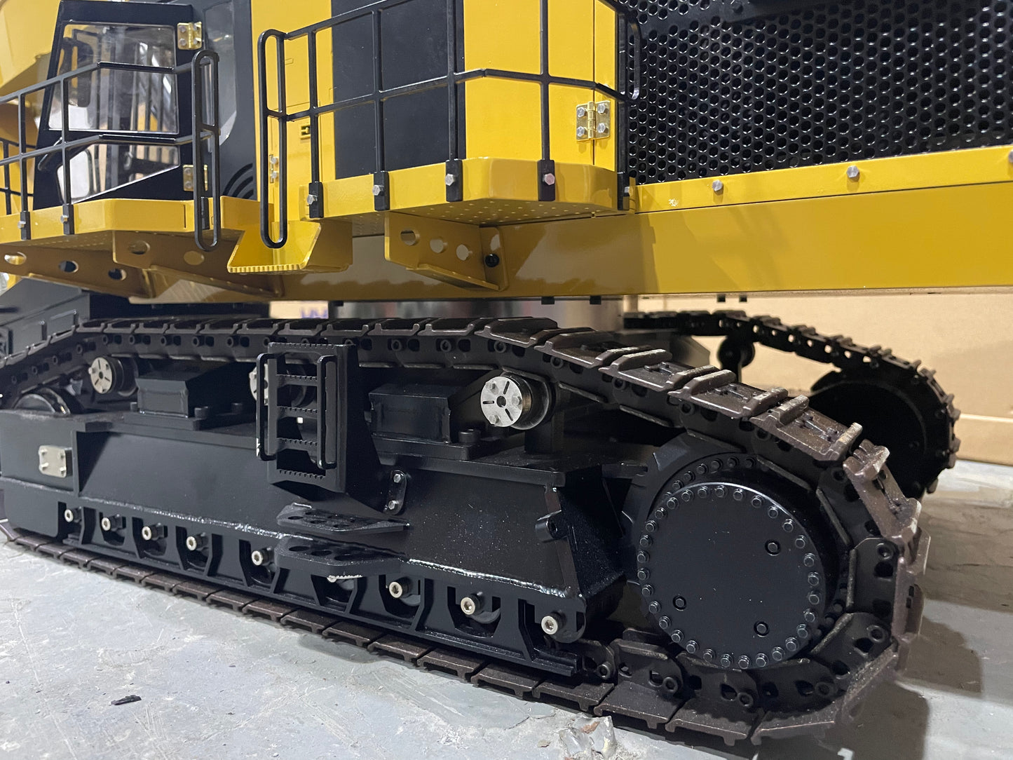 1:14 6015B Hydraulic Excavator