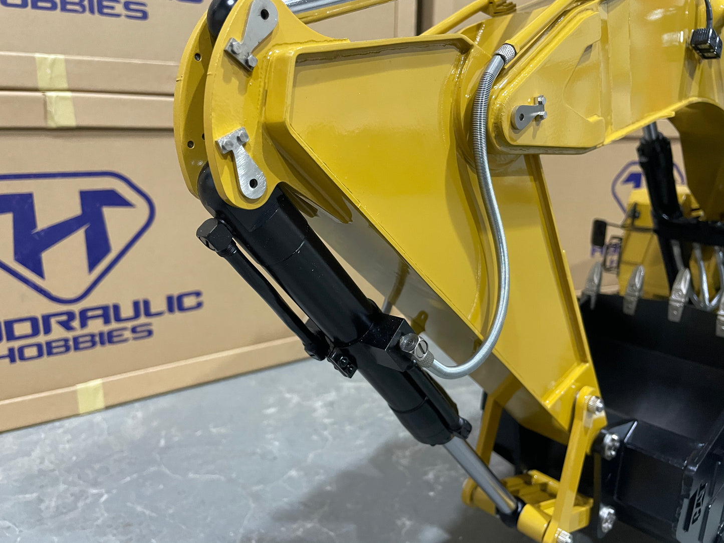 1:14 6015B Hydraulic Excavator