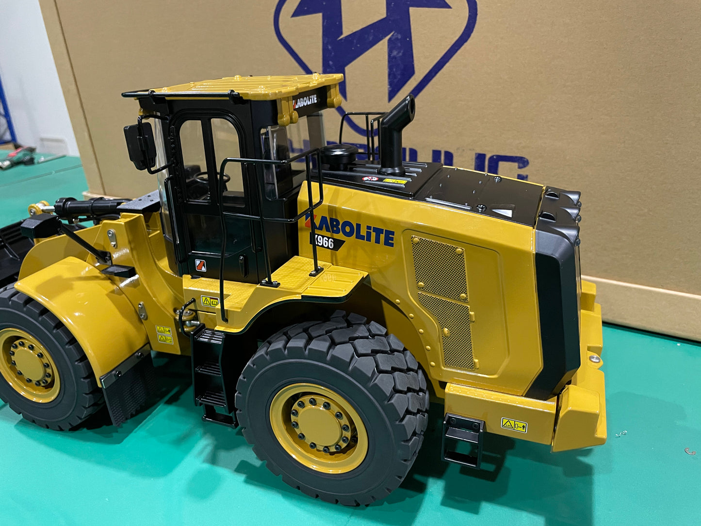 1:16 K966 Hydraulic Loader