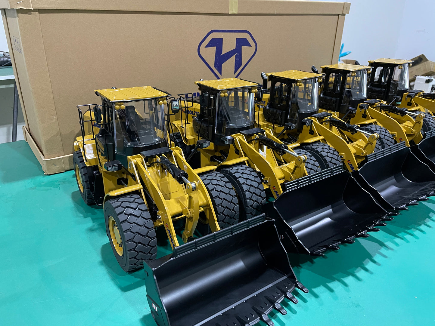1:16 K966 Hydraulic Loader