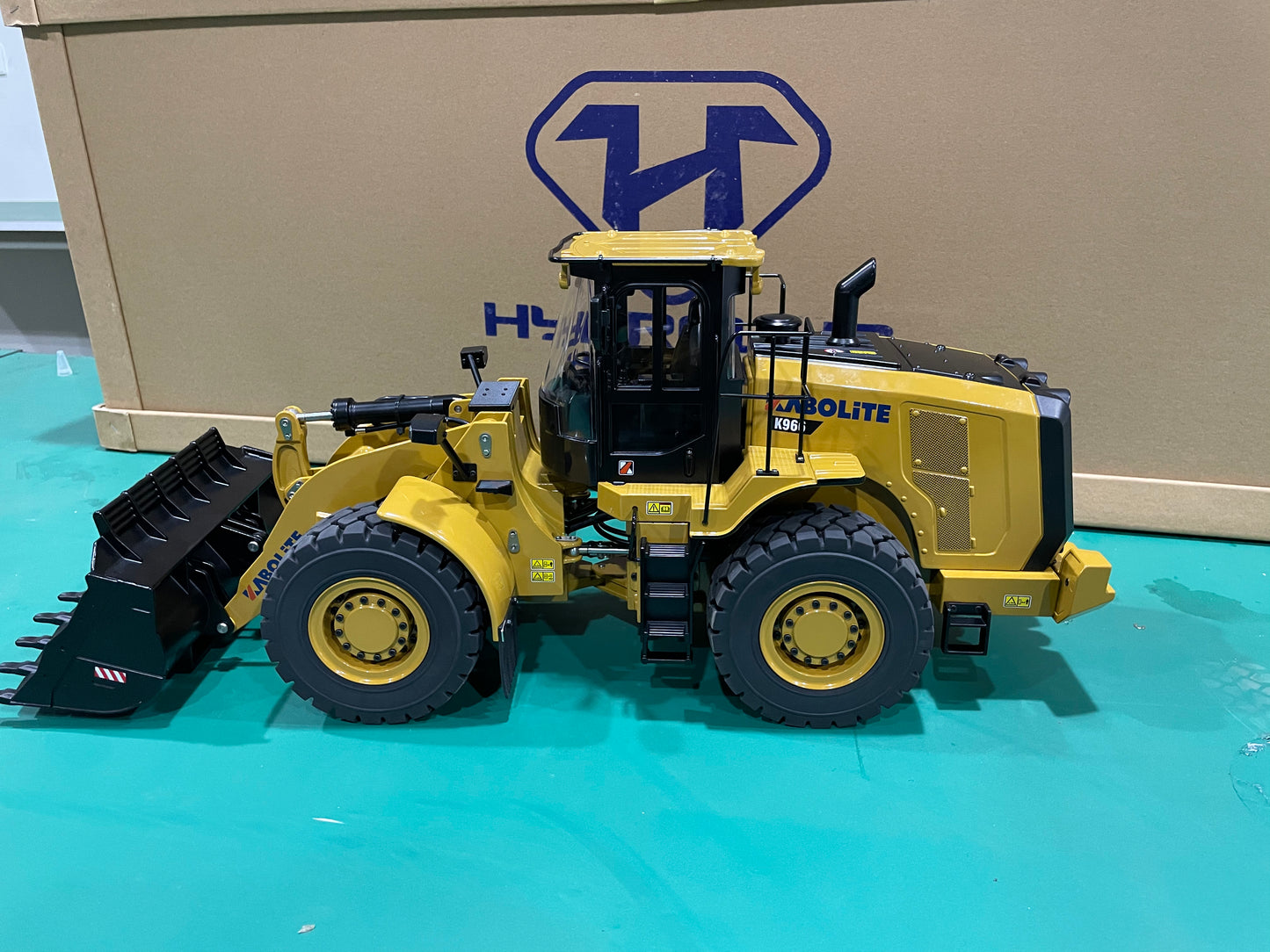 1:16 K966 Hydraulic Loader