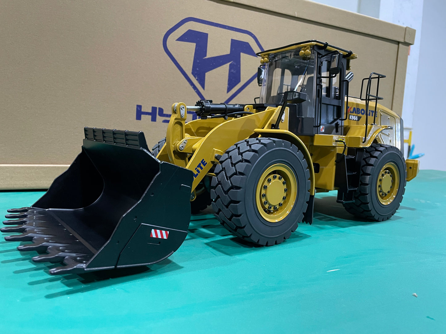 1:16 K966 Hydraulic Loader