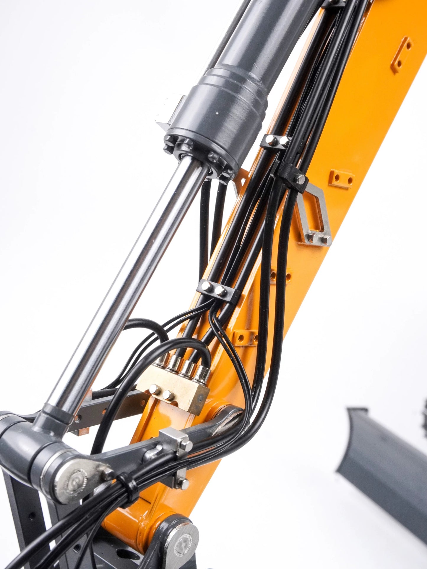 1:14 CUT 914 Pro Excavator 8CH Valve
