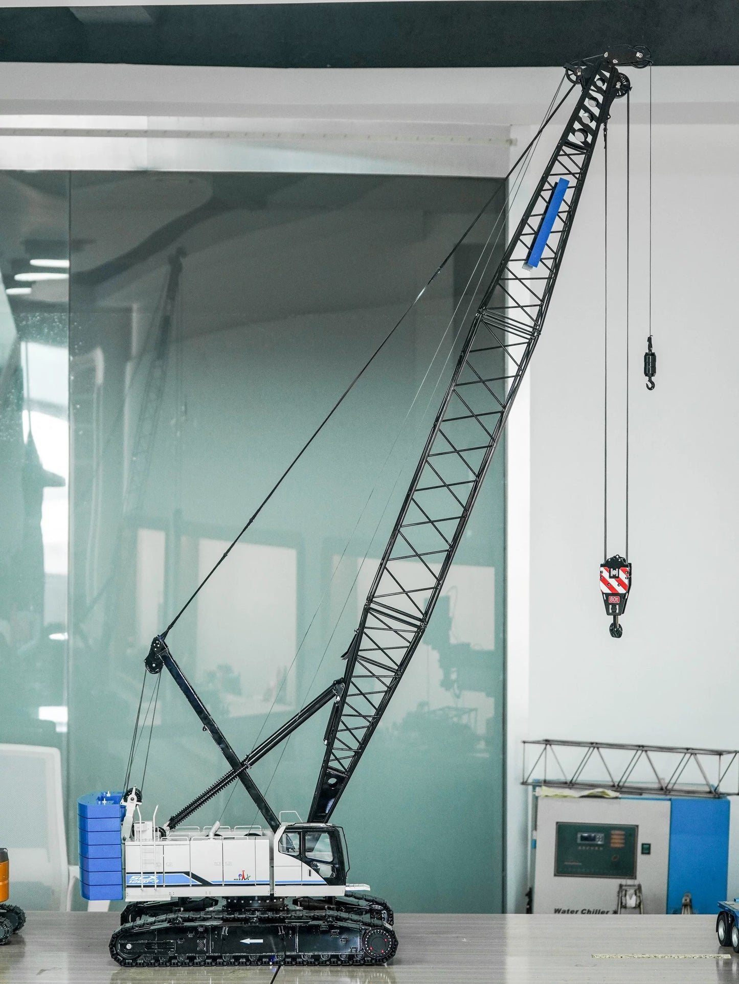1:14 CUT C1200 Crawler Crane