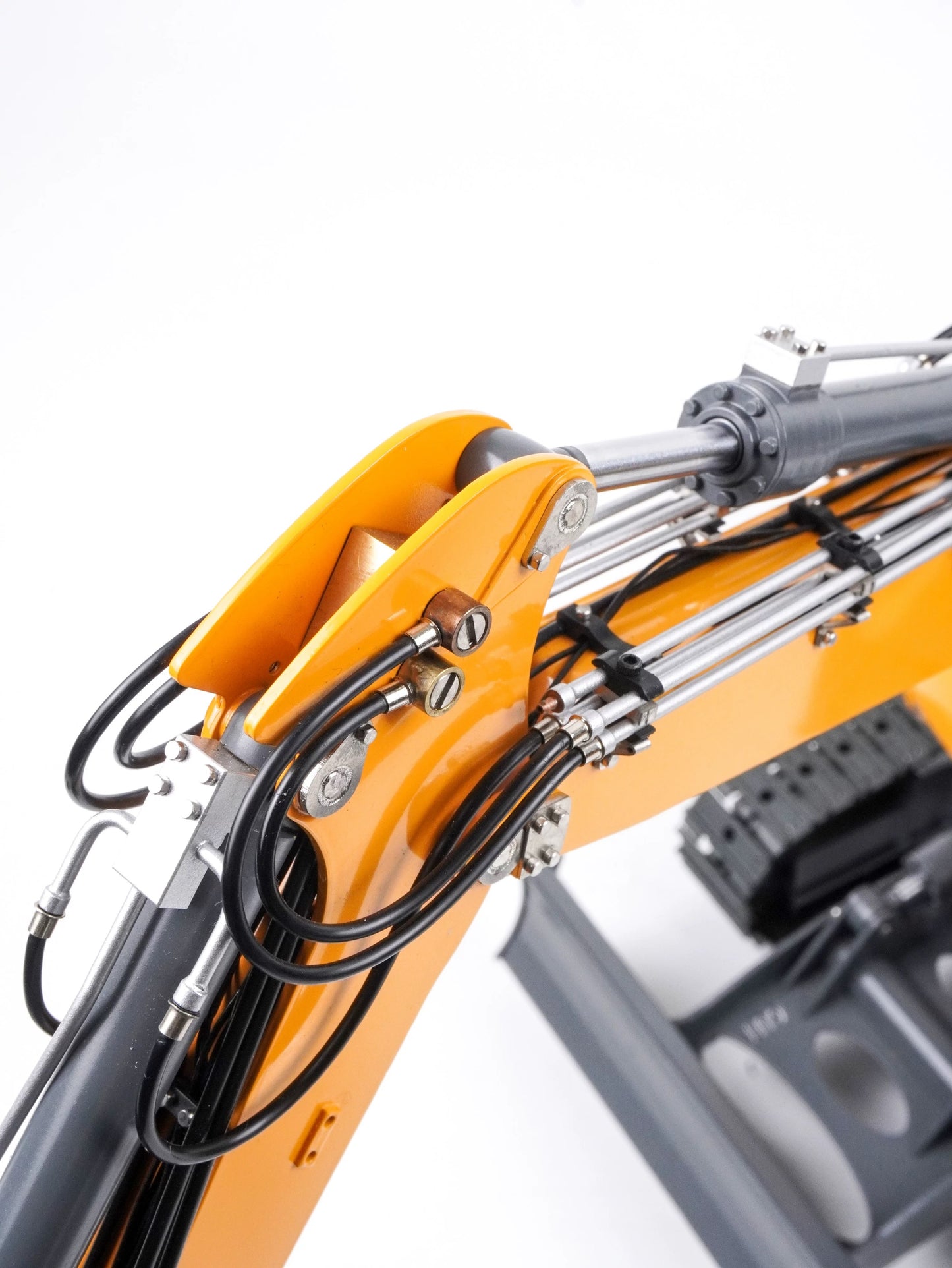 1:14 CUT 914 Pro Excavator 8CH Valve