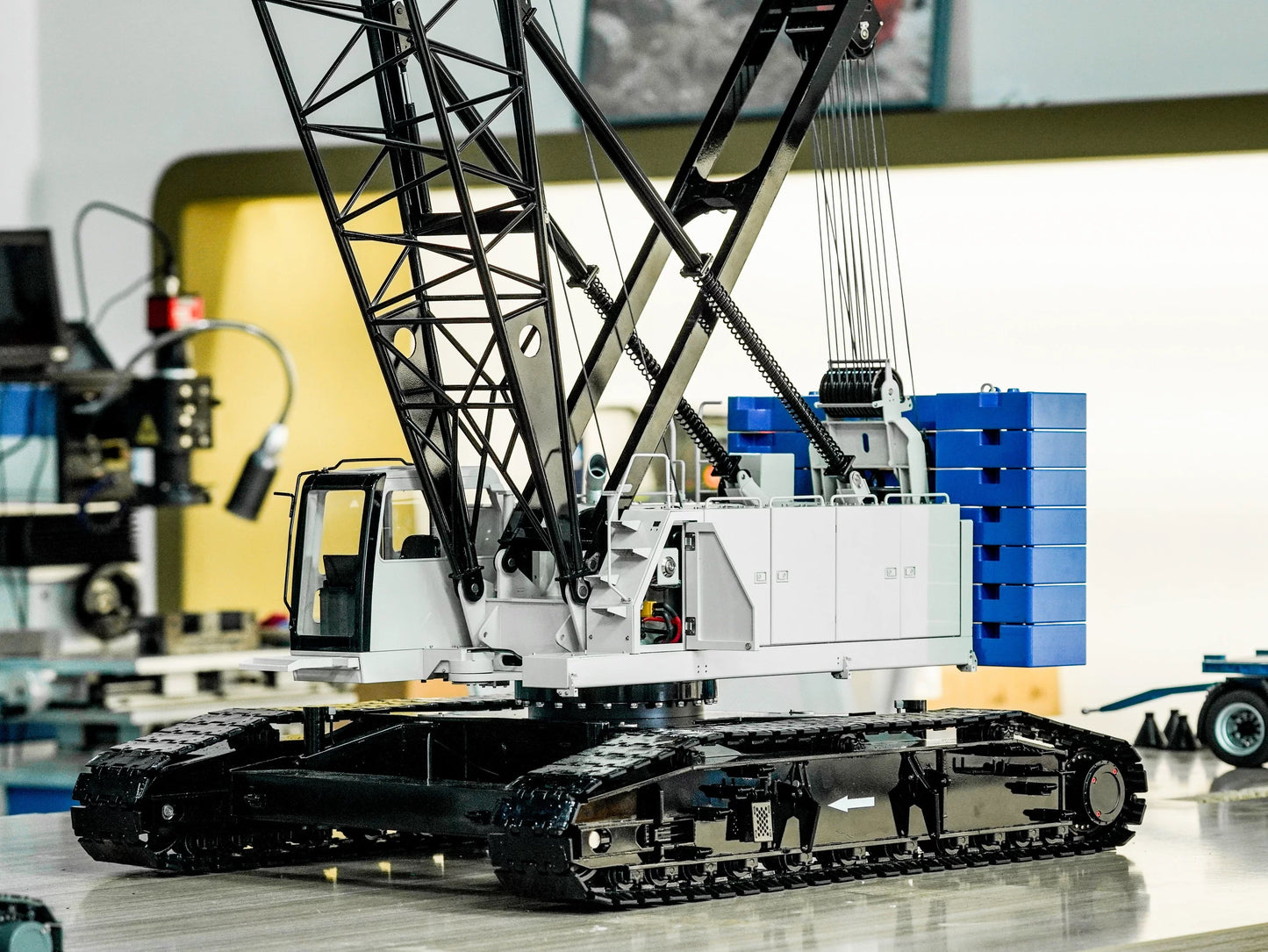 1:14 CUT C1200 Crawler Crane