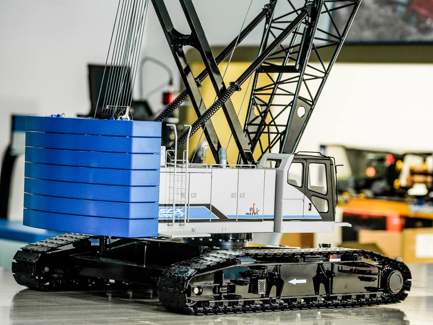 1:14 CUT C1200 Crawler Crane