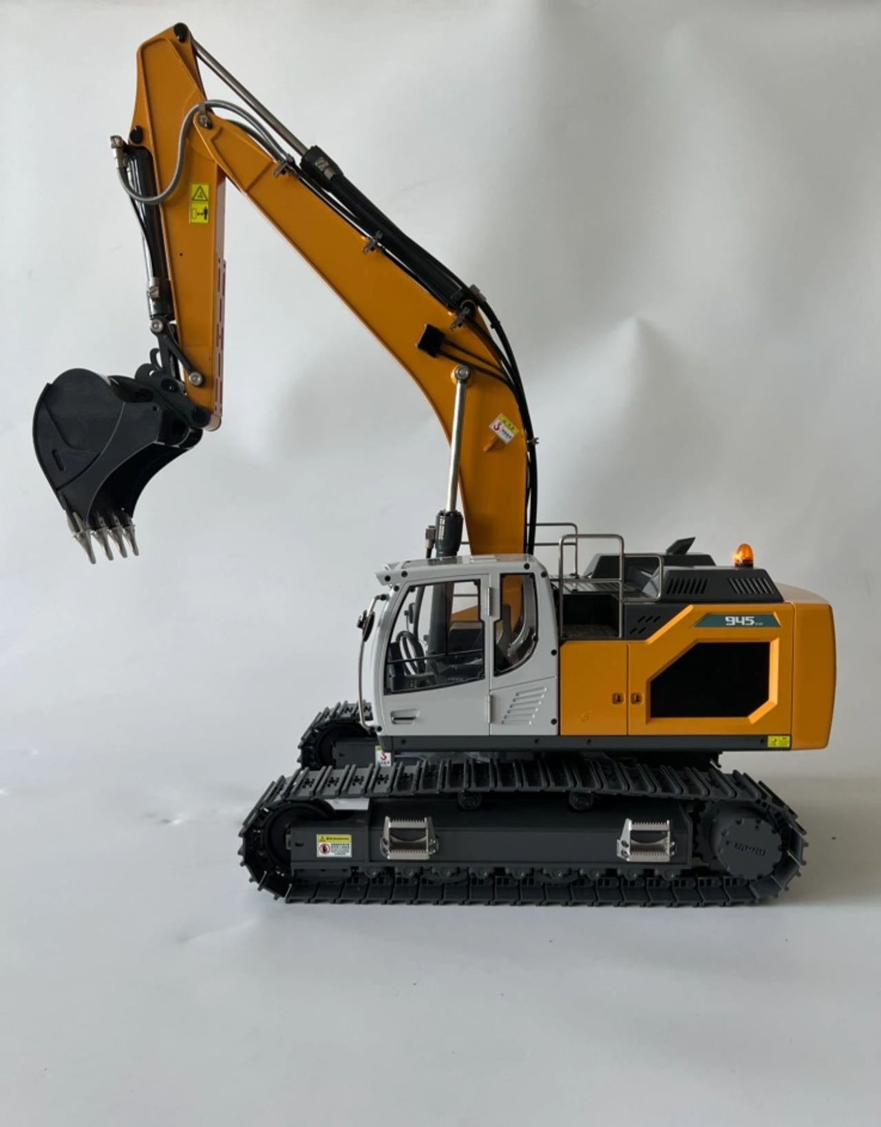 XD Model 945 Excavator