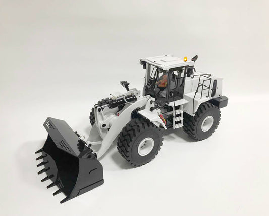 1:14 XD Model WA470 Wheel Loader